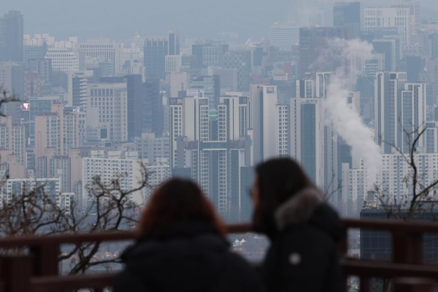 서울 용산구 남산공원에서 바라본 아파트 단지 모습.2025.12.24 서울=뉴시스