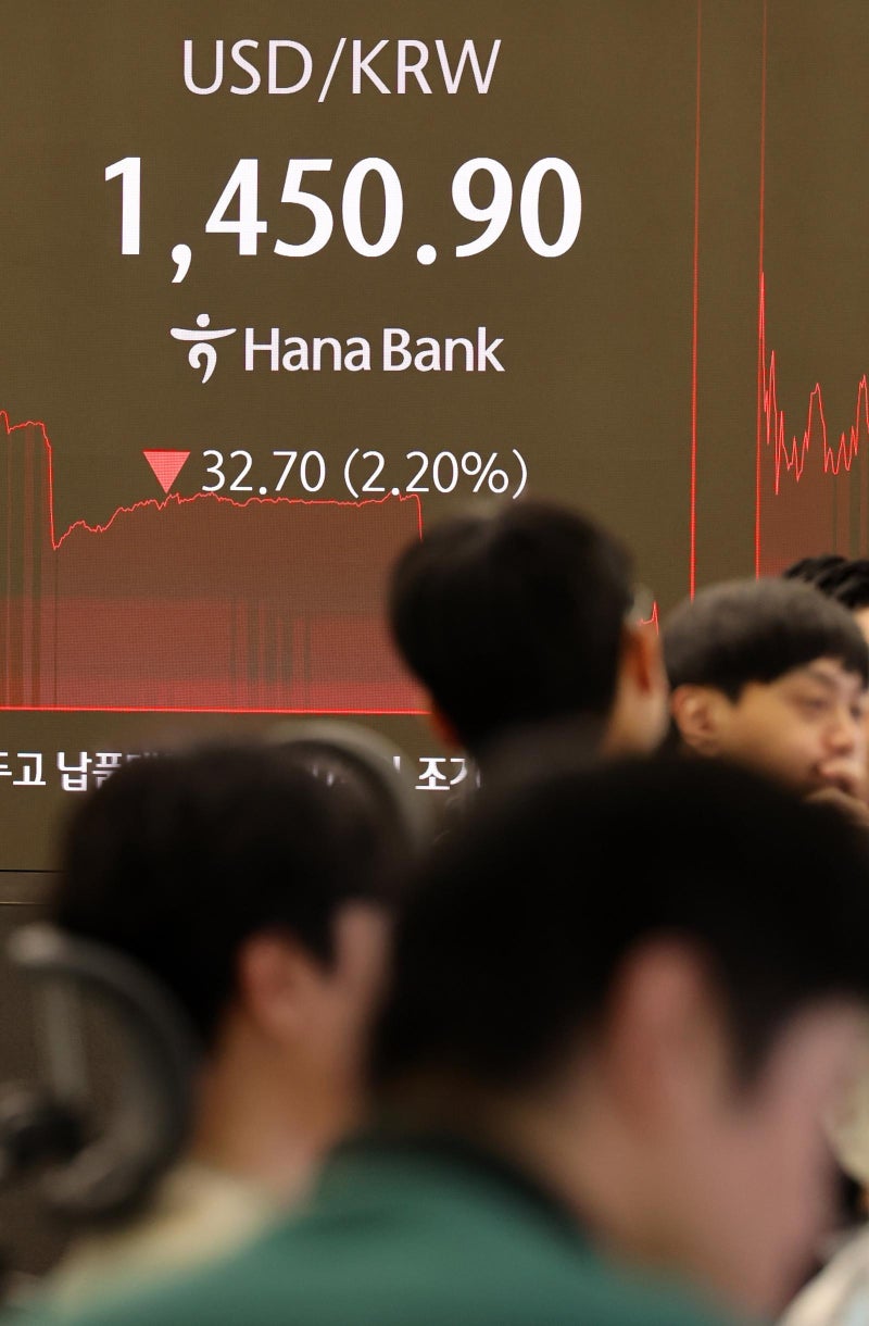 대통령실 “환율 여울목 지나는 중” 이례적 구두 개입 나서