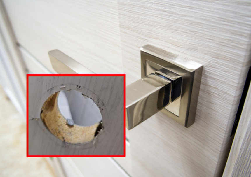 욕실의 습기로 인한 래치(Latch) 부식은 1인 가구를 예고 없이 고립시키며 생명까지 위협할 수 있다.사고 발생 시 휴대폰 음성 인식이나 주변 물건을 활용해 신속히 구조를 요청해야 하며,평소 비상 공구 비치와 