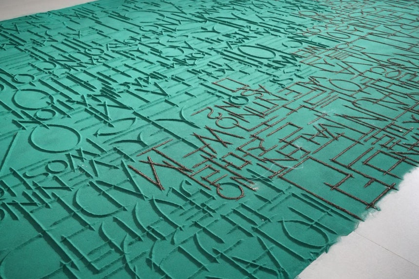  오인환 작가의 향가루를 재료로 한 설치 작품.오인환 작가 제공