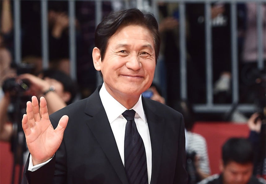 배우 안성기가 5일 서울 용산구 순천향대병원에서 향년 74세를 일기로 별세했다.사진은 2016년 제21회 부산국제영화제 개막식 레드카펫 행사에 참석하는 배우 안성기.2026.1.5/뉴스1 