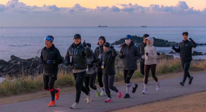[현장속으로]러닝-서핑… 외국인과 함께하며 부산 알린다