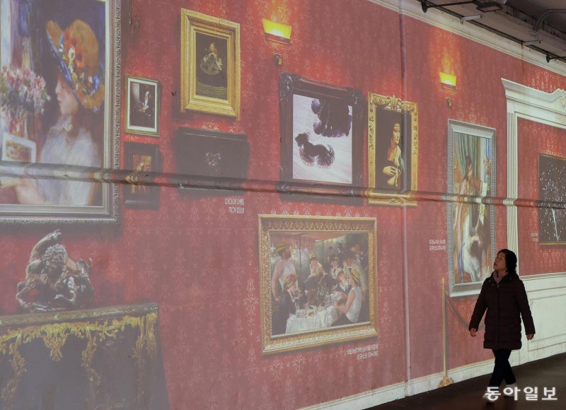 석촌호수 산책로에 미디어아트… “눈이 즐겁네”