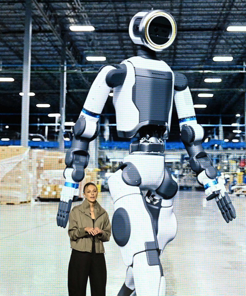 AI 두뇌에 목-허리 180도 자유자재… 현대차 2년뒤 공장 투입