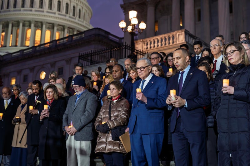 트럼프 “중간선거 지면 난 탄핵될 것”… 공화 의원들 면전서 ‘압박’
