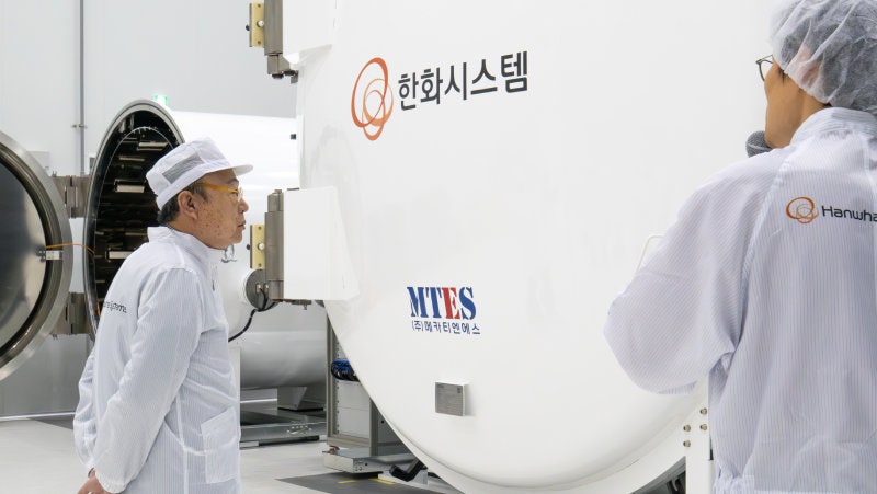 김승연 회장 올 첫 현장 경영, 한화 제주우주센터 방문