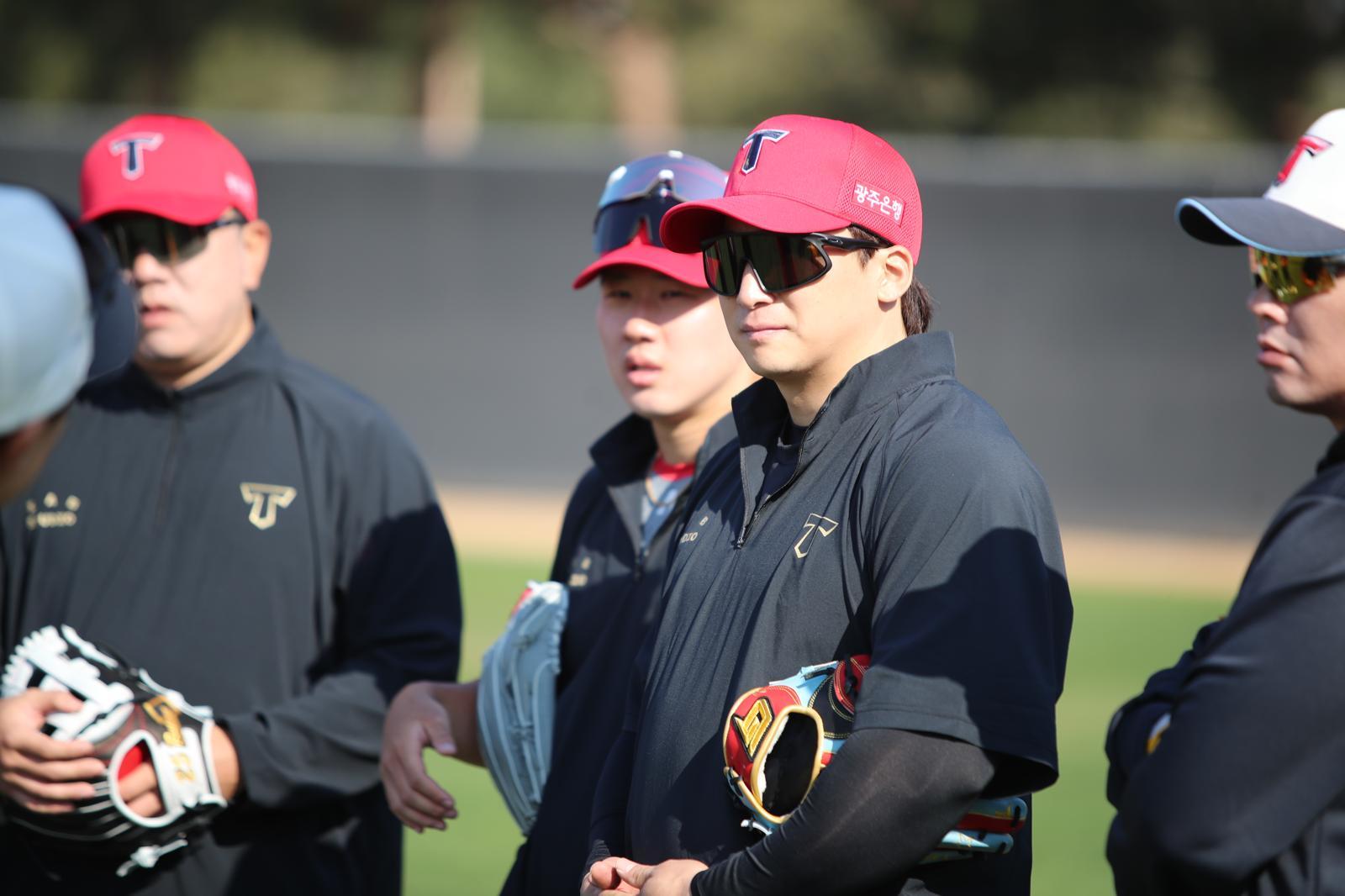 한겨울 외딴섬서 이빨 가는 호랑이