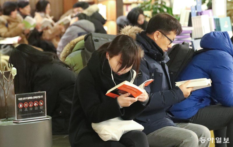 “한권을 끝까지 읽겠다는 ‘완독강박’ 버리세요”