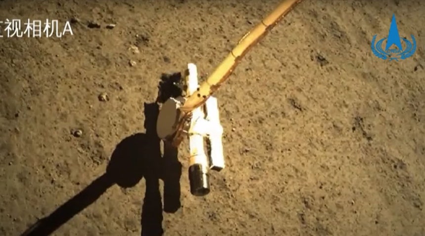 중국 달 탐사선‘창어 6호’가 2024년 달 뒷면에서 토양을 채취하는 모습.사진 출처 중국 국가우주국