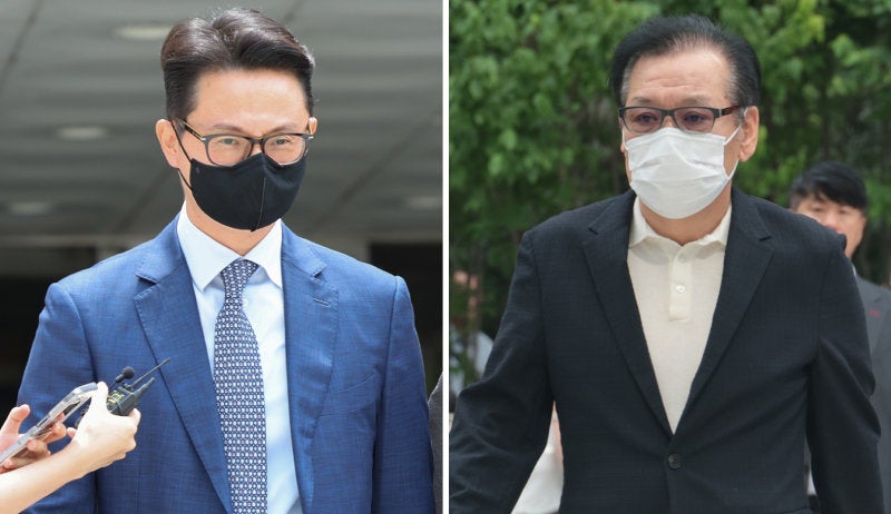 윤영호 전 통일교 세계본부장(왼쪽),<a href=