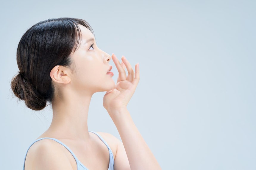 코 성형(비중격 교정 포함) 이후 회복기에는 추위와 격한 운동,외부 충격이 부종·통증·출혈 위험을 키울 수 있어 의료진의 관리 지침을 따르는 것이 중요하다.게티이미지뱅크