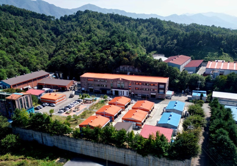 지속 가능 경영으로 100년 향하는 소재 기업