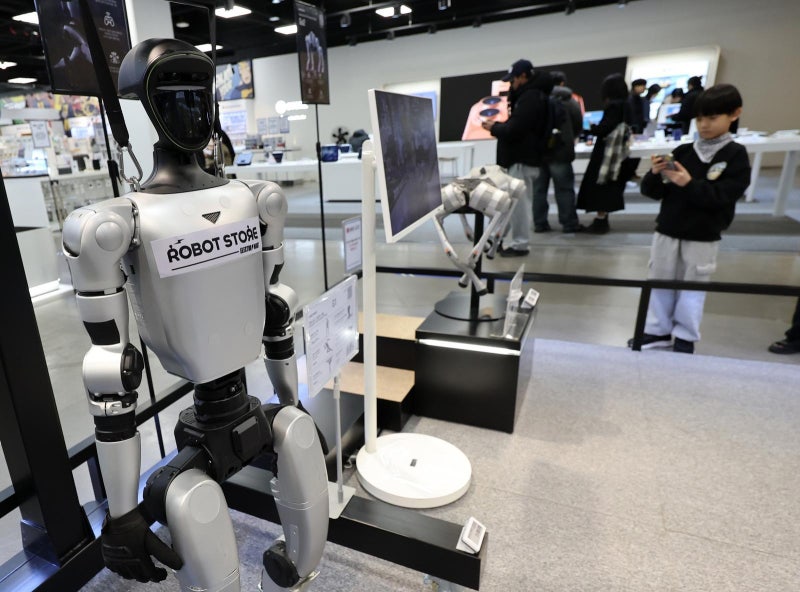 대형마트서 휴머노이드 로봇 판매