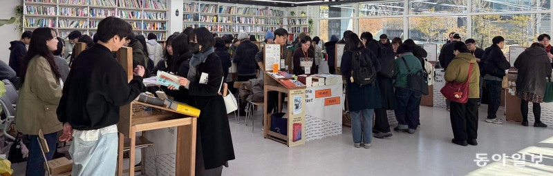 “굿즈, 없어요… 책만 보러 오세요”