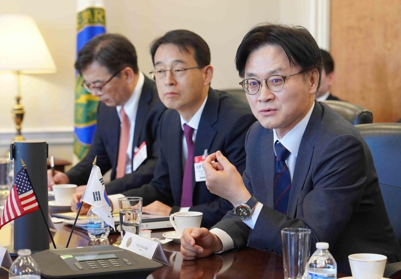 불 못끄고 온 김정관 “美 관세인상 조치 시작… 관보 준비”