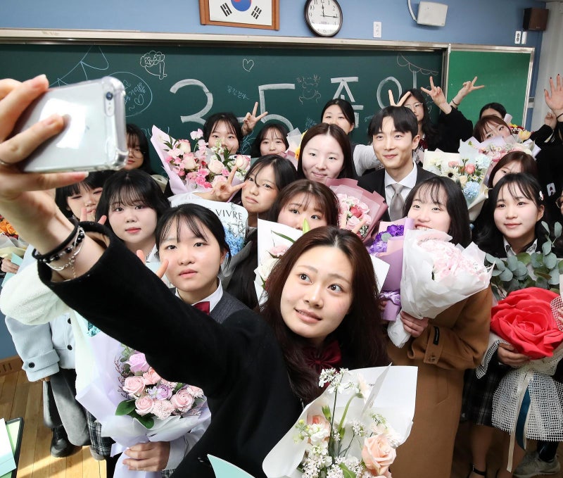 “여고 졸업했어요”