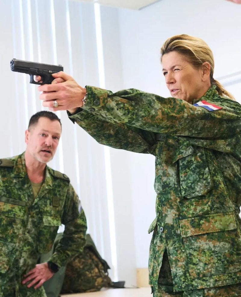 군복 입은 네덜란드 왕비 “안보는 공짜가 아니다”[지금, 이 사람]