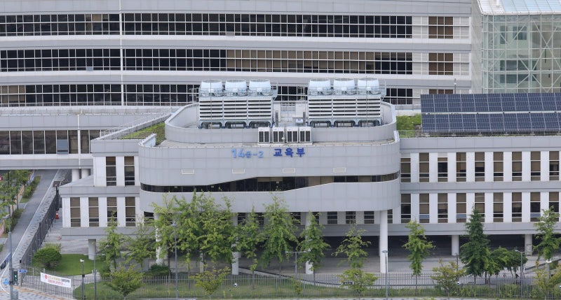 ‘학생집 화장실 수리’ ‘학부모 대출안내’… 교사 ‘기피 업무’된 학생맞춤통합지원