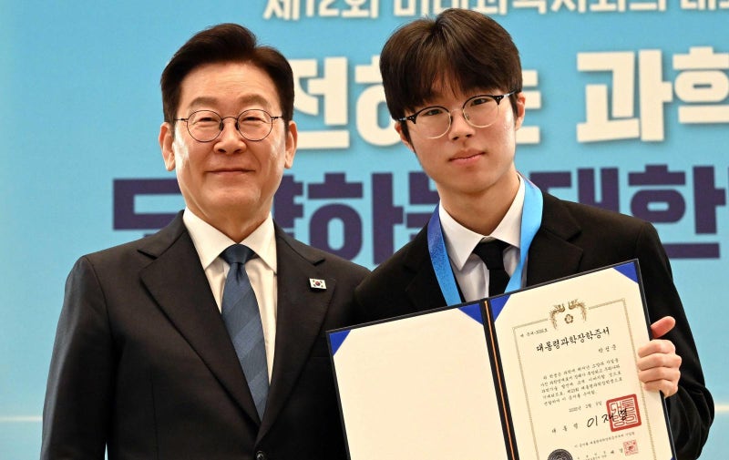 李 “과학기술 인재 대체복무 확대 검토”… 연구부대도 제안