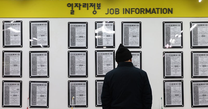 [사설]청년고용률 5년來 최저… 李 ‘고용 유연성’ 발언 주목한다