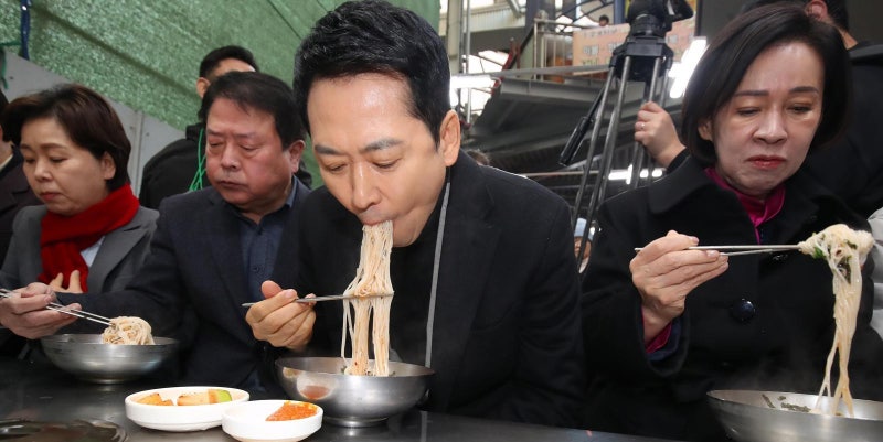 鄭, 김어준 업고 합당 독주 패착… 張, 고성국 등 입김에 ‘절윤’ 외면