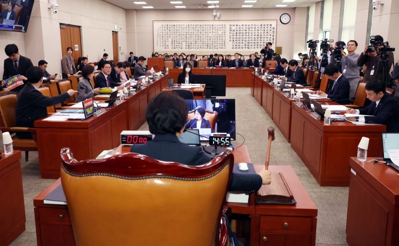 검찰개혁 불협화음 與… 사법부 압박 3법은 속도