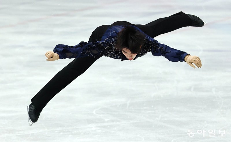“모든 것 다 던졌다” 피겨쇼트 6위 차준환, 메달 시동