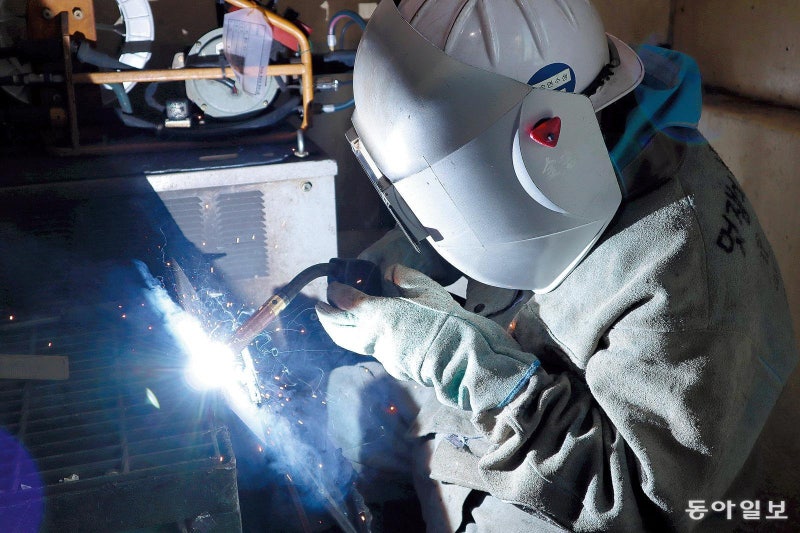 K조선, 외국인 숙련공 끊길 위기… “인건비 뛰면 中과 경쟁 못해”