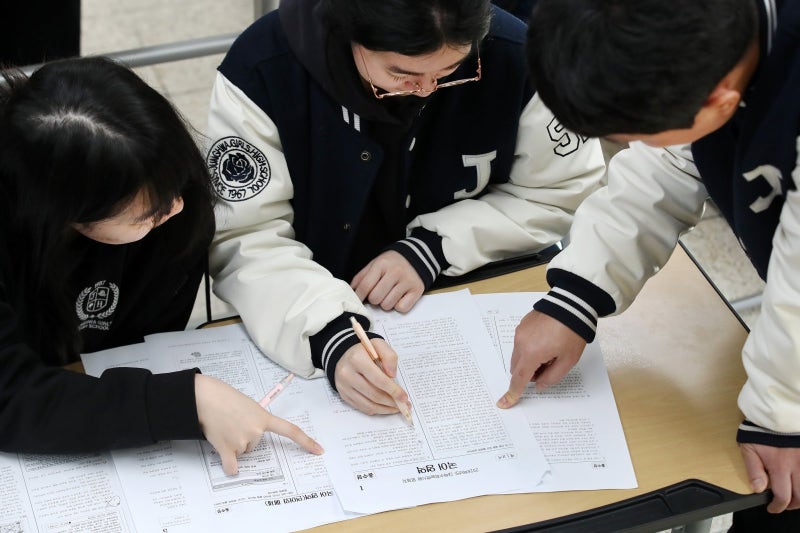 수능 ‘불영어’ 대책 “AI가 생성한 지문 출제” 논란