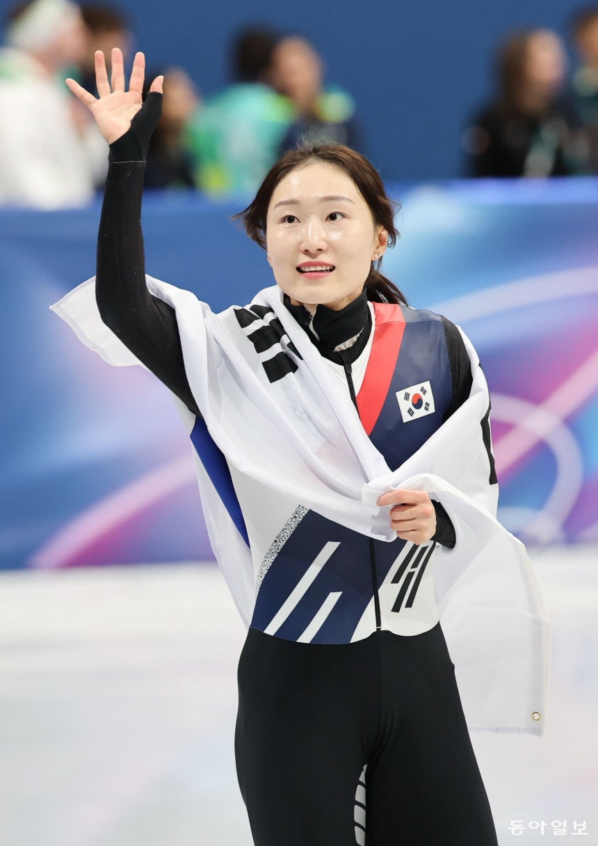 쇼트트랙 최민정이 20일(현지시간) 이탈리아 밀라노 아이스스케이팅 아레나에서 열린 2026 밀라노 코르티나담페초 동계올림픽 여자 쇼트트랙 여자 1500m 결승에서 은메달을 확보한 
