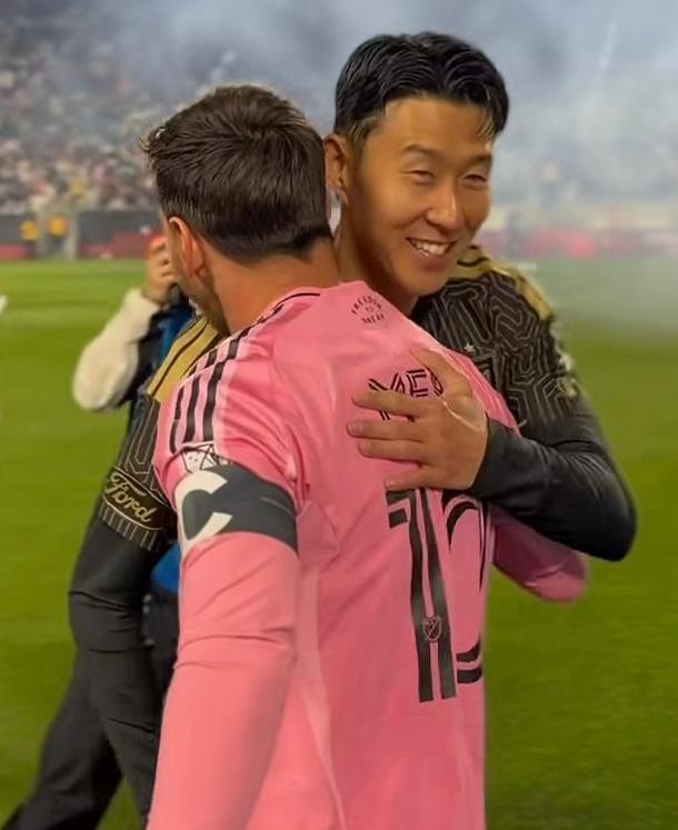 LA ‘손메대전’ 몰린 7만여 관중, 손흥민에 기립박수