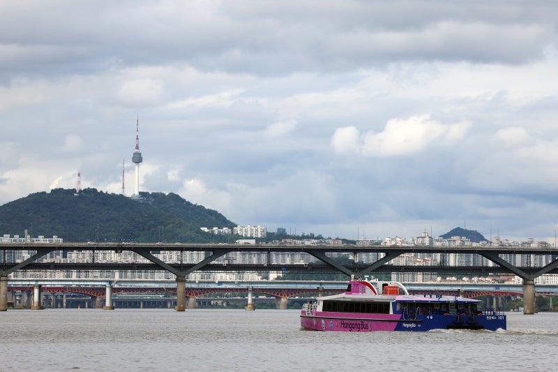 한강버스 내달 재개, 지선앞 다시 찬반 논란