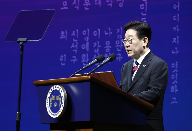 李 “남북 정전체제서 평화체제 전환에 모든 노력”