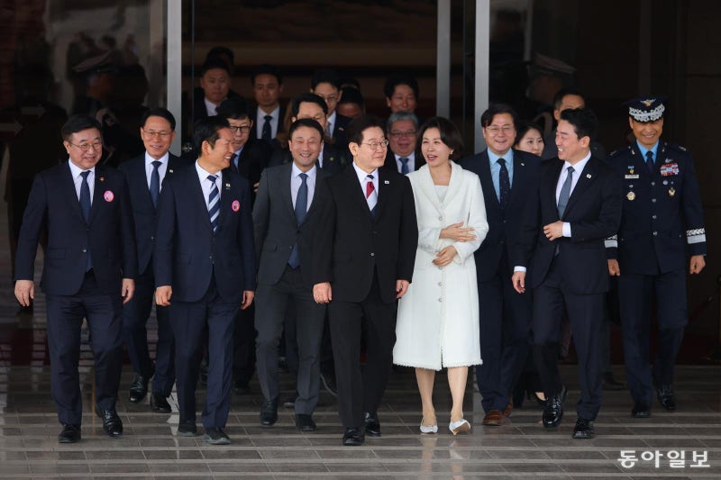 李 “집 팔기 싫다면 두라, 이익-손실 정부가 정해”