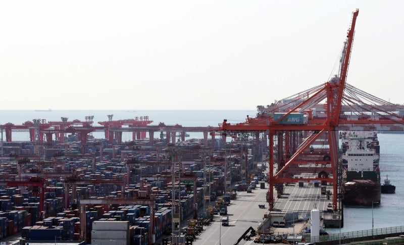 지난달 수출 29% 늘어 역대 최대… 반도체 160% 증가