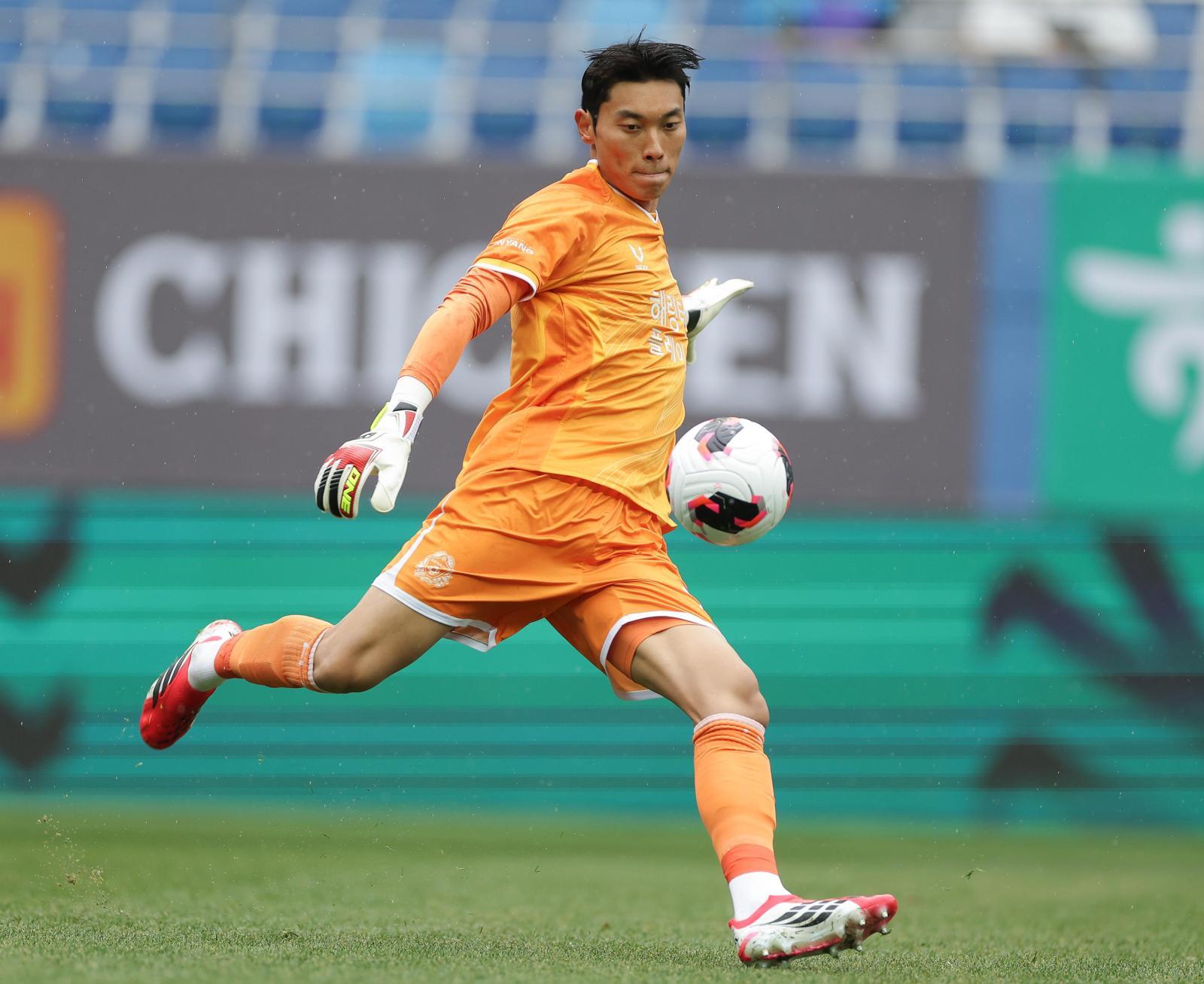 안양 수문장 ‘좀비 선방쇼’… 패배 막아냈다