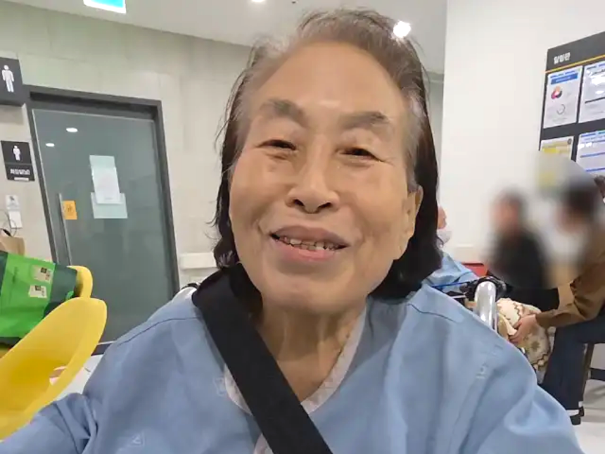 배우 전원주가 빙판길에서 넘어져 고관절 골절로 인공관절 수술을 받았으며 당분간 유튜브 활동을 중단한다. 사진=유튜브 채널 ‘전원주_전원주인공’ 캡쳐