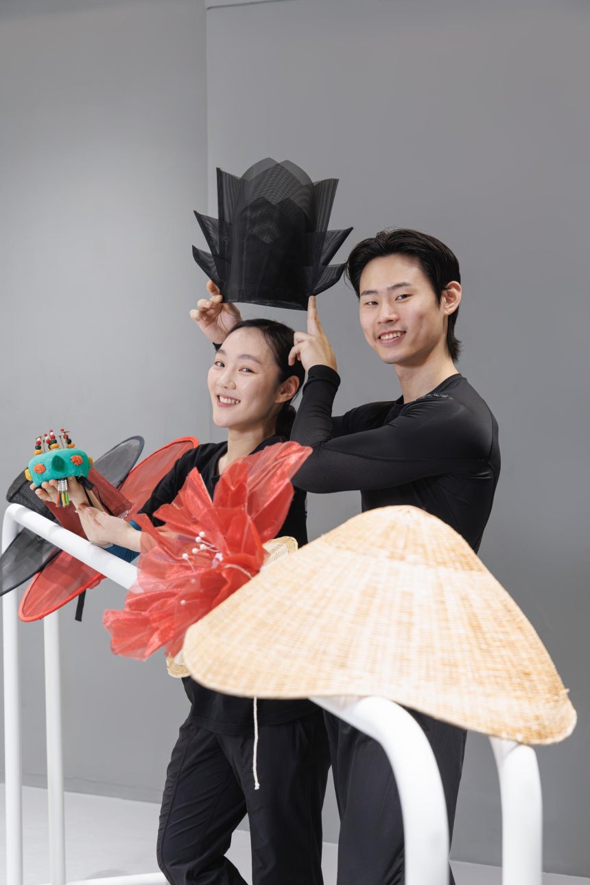 창작발레 ‘갓’을 만든 윤별발레컴퍼니의 박소연 안무가(왼쪽)와 윤별 예술감독. 마포아트센터 제공