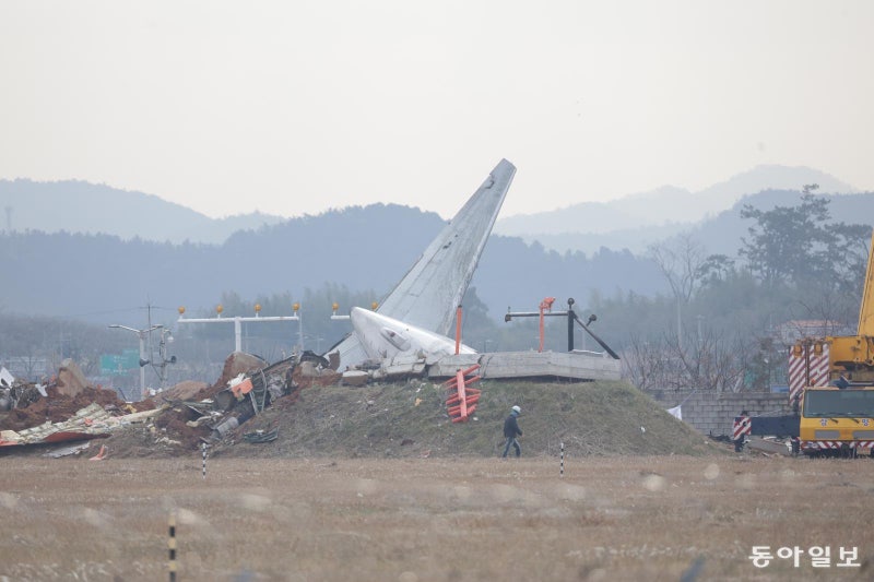 “국토부, 무안공항 콘크리트 둔덕 개선 요청 무시”
