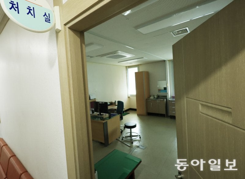 [사설]공보의 전역 450명에 신규 90명뿐… 텅 빈 보건소 어찌 하나