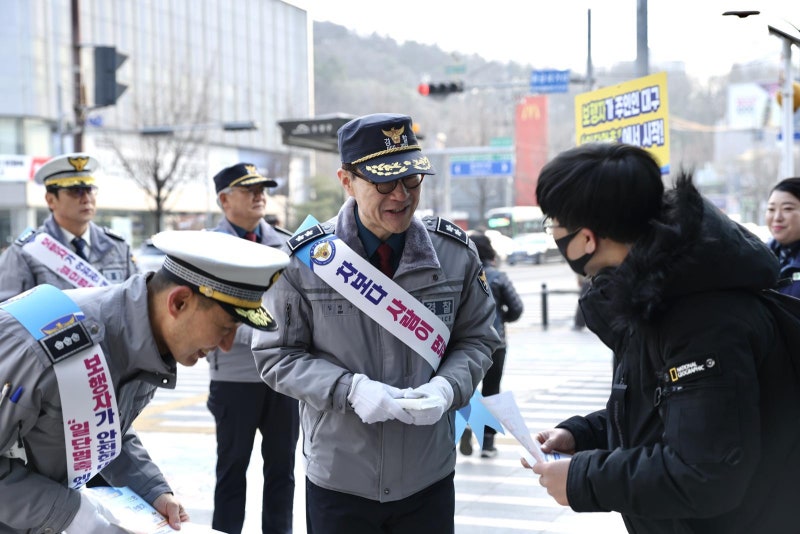 대구경찰, 거리서 보행자 보호 캠페인