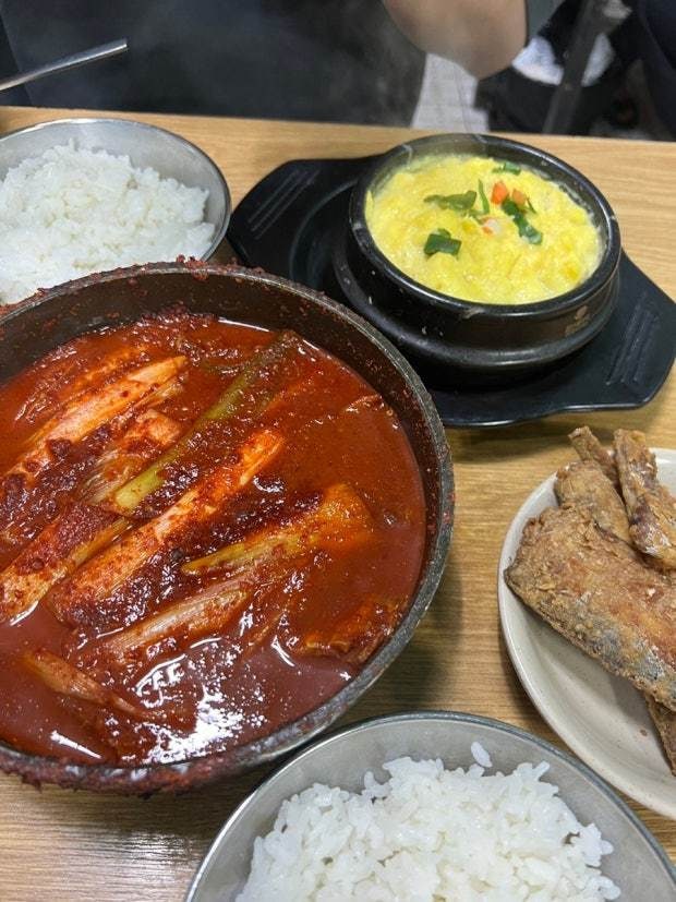 봄날 입맛이 길을 잃었다면 남대문 갈치조림골목으로[김도언의 너희가 노포를 아느냐]