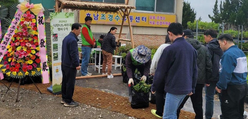 광주 ‘나무심기’ 캠페인… 2000명에 묘목 3종 나눔