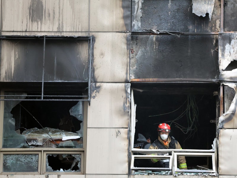 벌집 구조 도심 ‘캡슐호텔’서 화재… 50대 日여성 의식불명