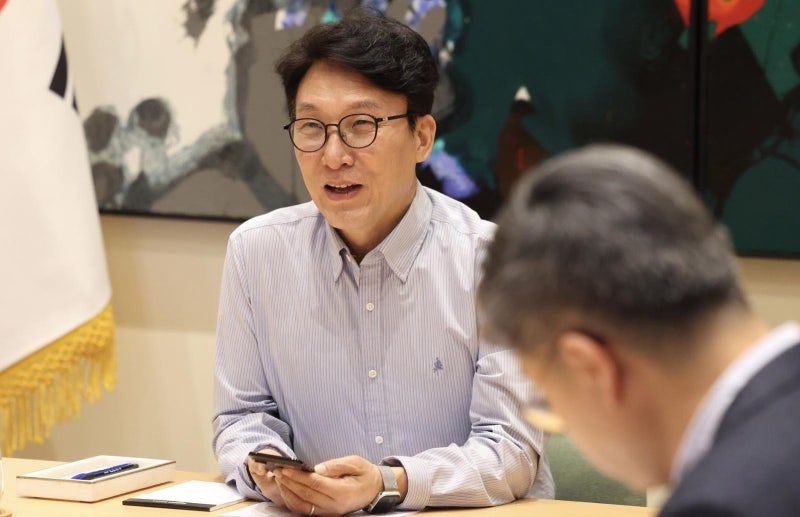 김민석 “김어준 ‘차기주자 육성용 방미’ 주장은 무협소설”