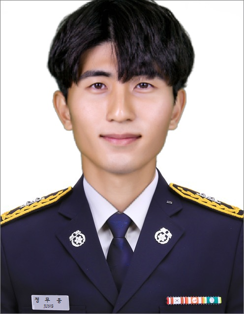 신혼여행 귀국길 소방관, 비행기서 쓰러진 승객 구조