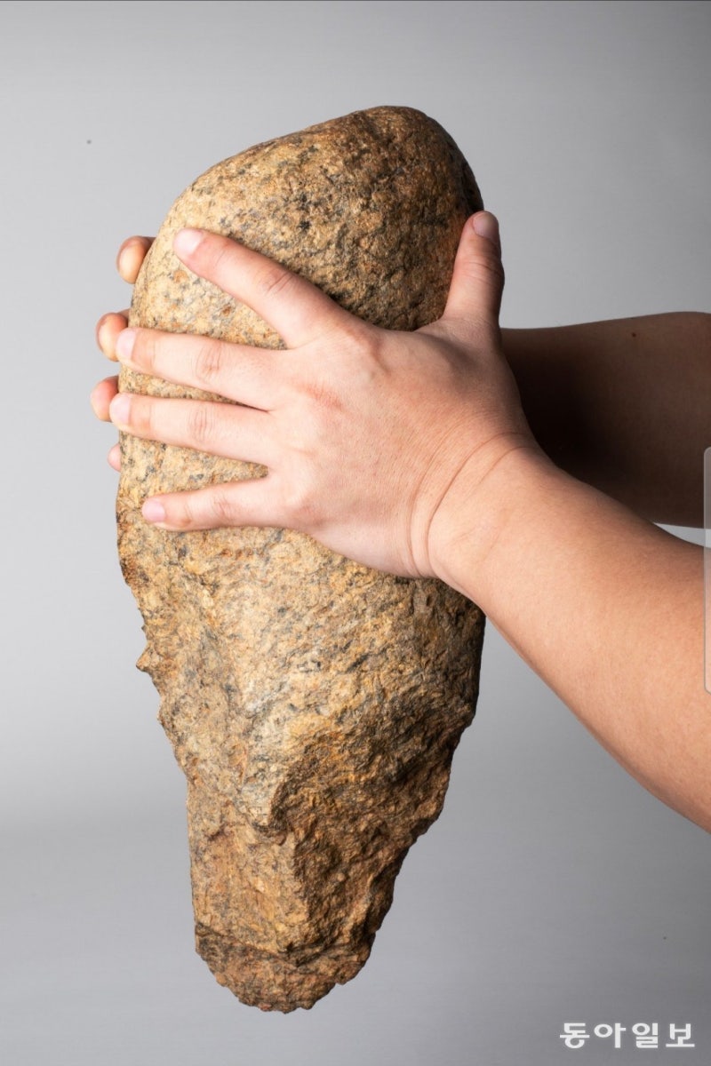42cm ‘초대형 주먹찌르개’ 전곡선사박물관서 첫 공개