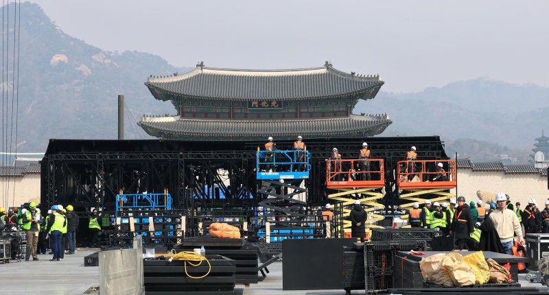 야간조명-분수쇼… BTS 보러 온 팬 위한 ‘선물’ 더 있다