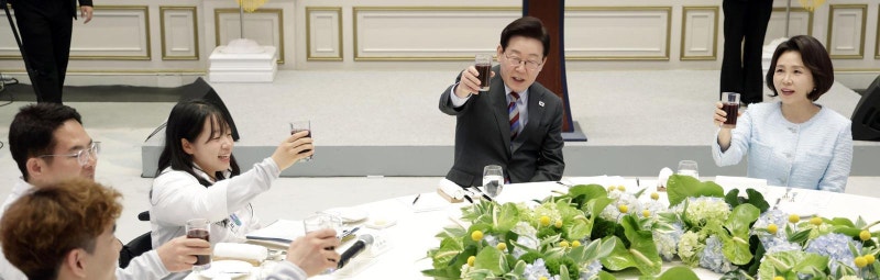 겨울 패럴림픽 선수단과 건배