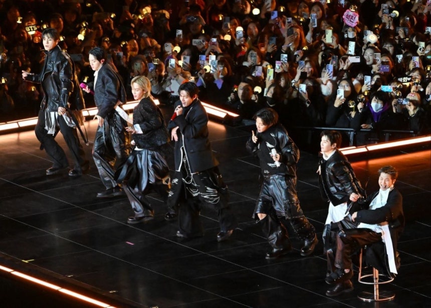 3년 9개월 만에 완전체로 복귀하는 방탄소년단(BTS)의‘BTS 컴백 라이브: ARIRANG’공연이 21일 서울 광화문광장 일대에서 펼쳐지고 있다.이번 공연은 세계 190개국에 생중계된다.사진공동취재단